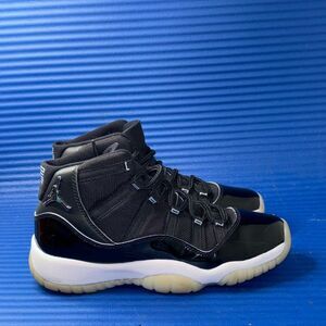 Jordan Retro Athletic Shoes Black and White